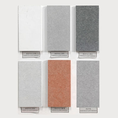 Placas de fibras reforçadas impermeáveis com uma superfície bem polida de silicato de cálcio